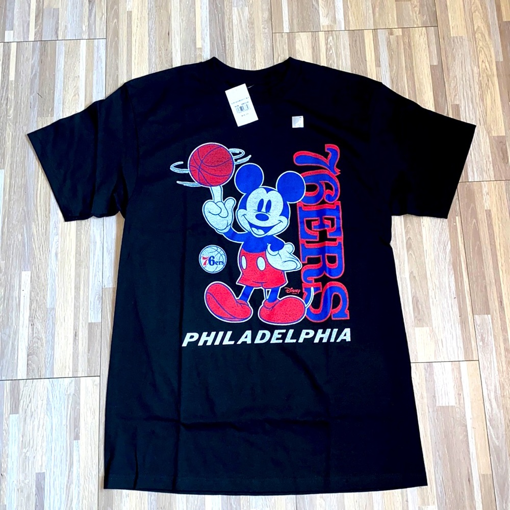 Disney men’s size M Mickey Mouse T shirt NBA 76ers